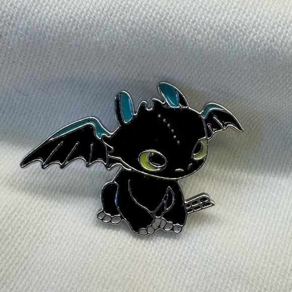 3/$15 Baby Toothless How To Train Your Dragon Enamel Pin Brooch - Picture 1 of 6